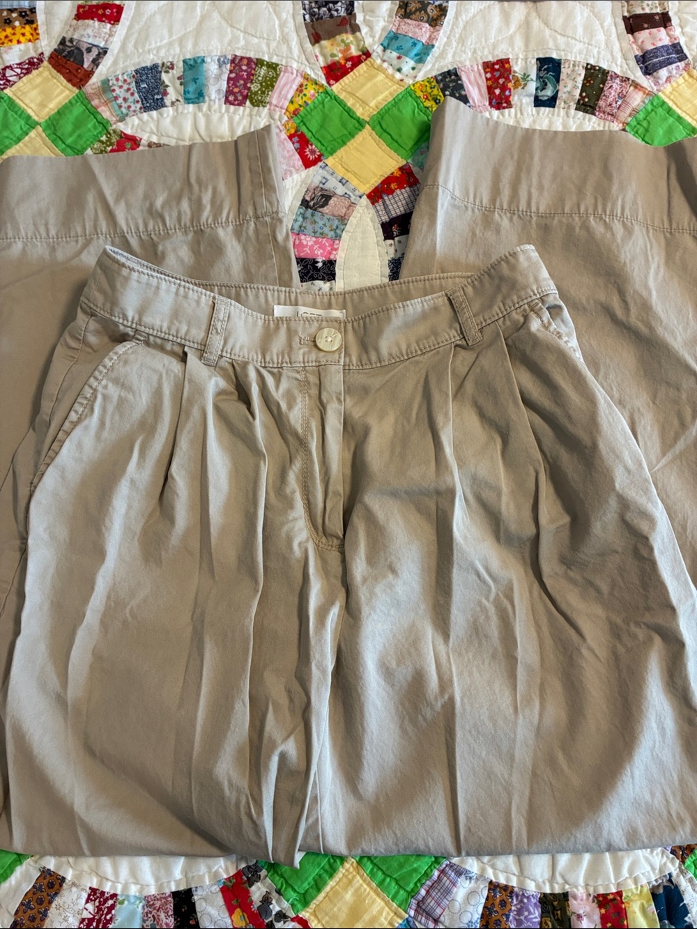 Loft khaki Pleated Cotton pants size 4 petite business casual neutral